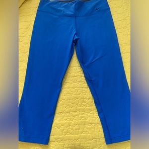 Nike Dry Fit cropped leggings L